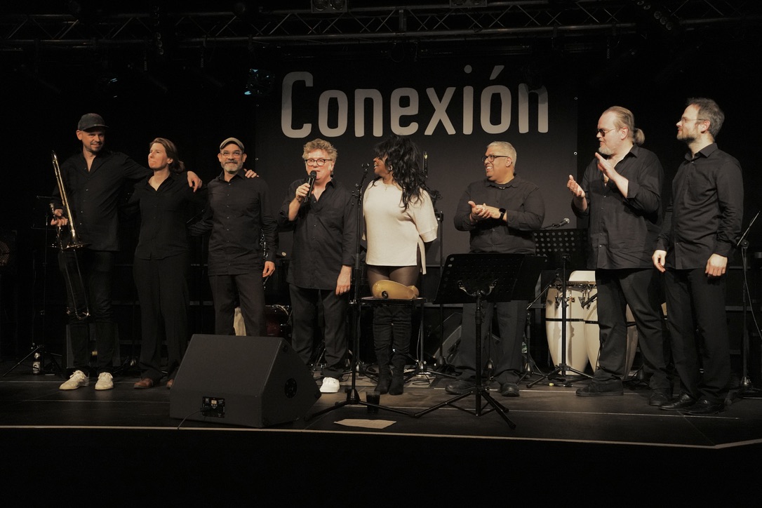 Conexión Plus – Volle Besetzung